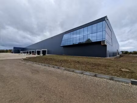entrepôt de 7.665m²
