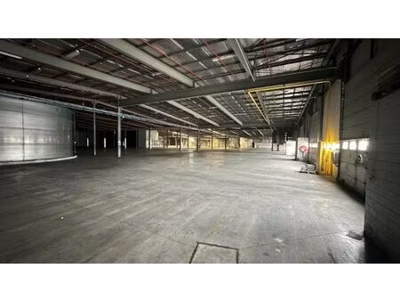 entrepôt à louer avec option bureau/showroom