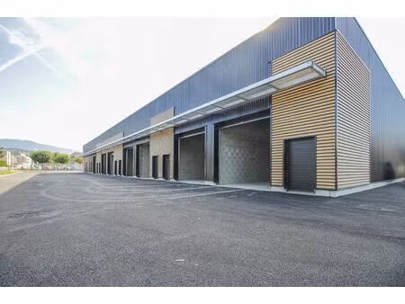 entrepot_local 177 22m² à usage d'entrepôt + 3 parking