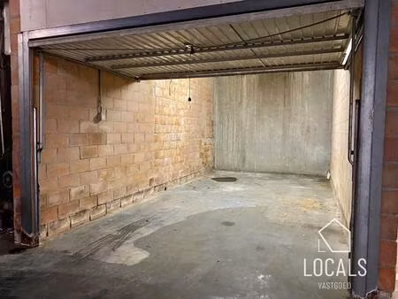 onmiddellijke beschikbaar! goed gelegen gesloten garage!