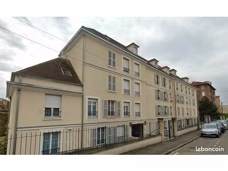 parking/box beaumont sur oise