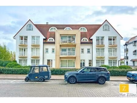 ruime garagebox gelegen aan de minigolf te knokke-het zoute