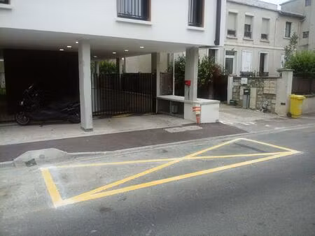 emplacement de parking sécurisé dans immeuble récent du centre ville de limeil
