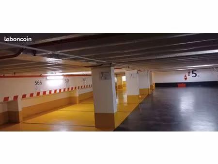 parking/box 220 m² paris 8eme arrondissement