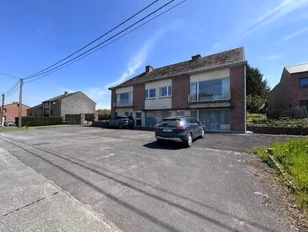 maison d'habitation avec espace commercial