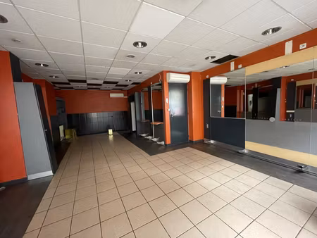 local commercial centre ville