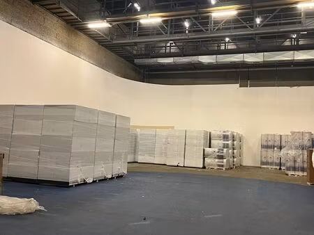 location local d'activités le pre st gervais 1 644 m²