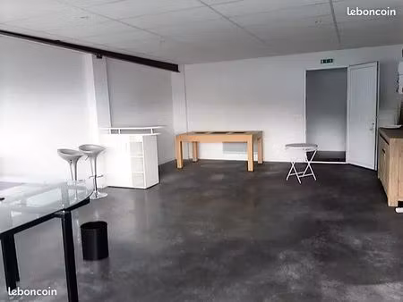 local 120 m2 proche aéroport