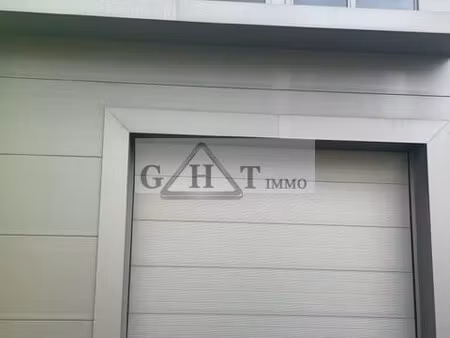 location local commercial