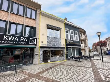 a vendre  espace commercial avec habitation au centre de re