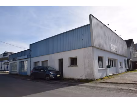 grand local commercial avec bureaux et stockage