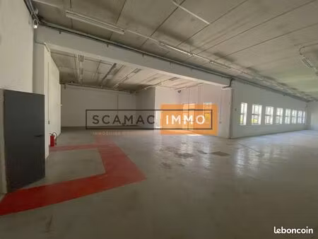 local d'activité 1 593 m²