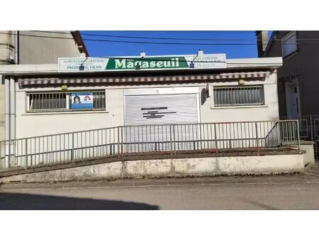 local commercial accès pmr .