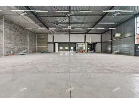 location local d'activités taverny 847 m²