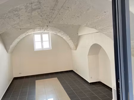 local commercial tournus