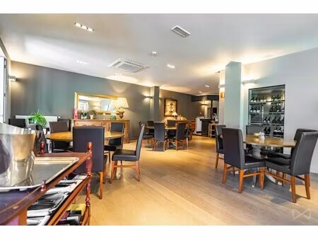 commercieel te koop in wanze met 2 slaapkamers