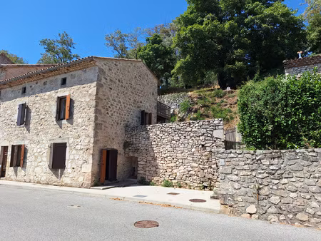 maison de village en pierres  renovee  terrain attenant et d