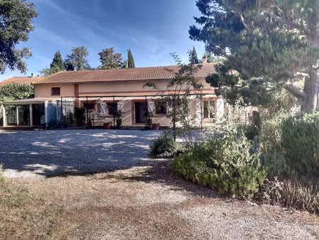 maison de campagne d'environ 170m2 avec piscine sur terrain