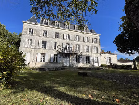 élégante demeure charentaise au coeur des vignobles du cognac