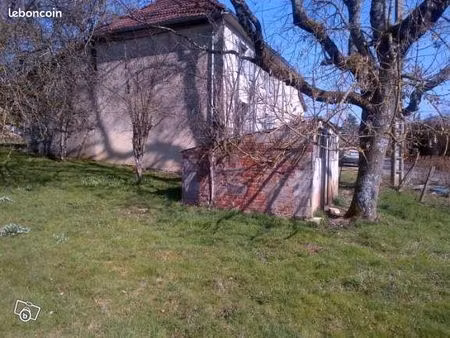 maison à restaurer avec dépendances