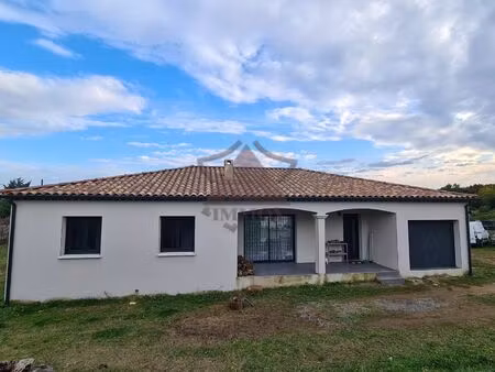 maison avec un terrain de 1000 m² environ