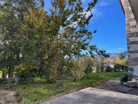 à vendre  spacieuse maison avec 2 logements