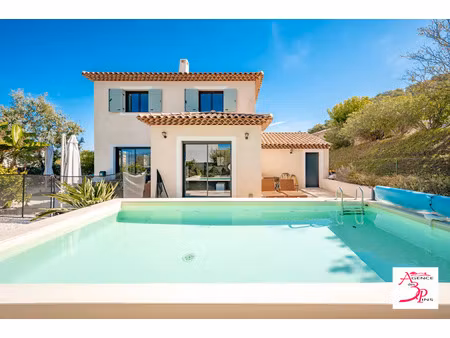 vente maison 4 pièces 109m2 pierrefeu-du-var 83390 - 495000 € - surface privée