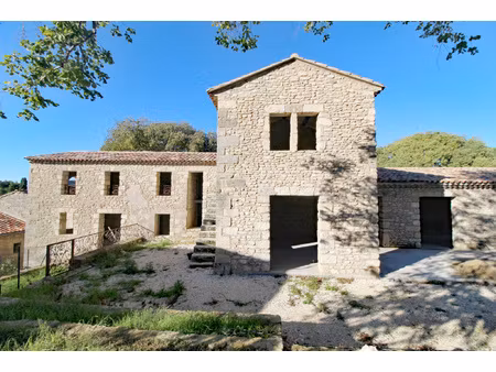 proche uzes ancien mas de 200 m2 à rénover