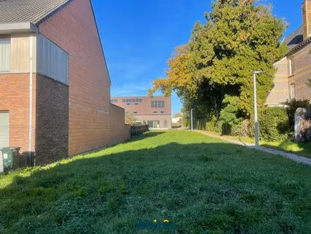 terrain à bâtir pour un projet de maisons jumelées dans l...