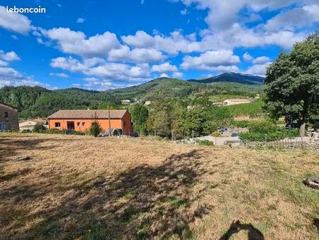 terrain 3 565 m² rocher