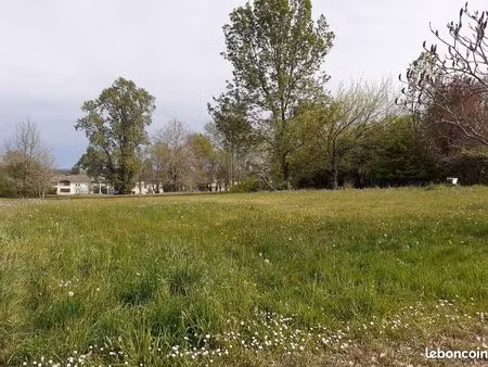 terrain 620m² saint yzan de soudiac