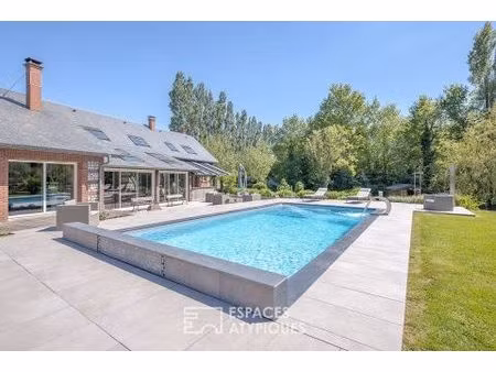 ancienne étable transformée en propriété exclusive  avec piscine et dépendances