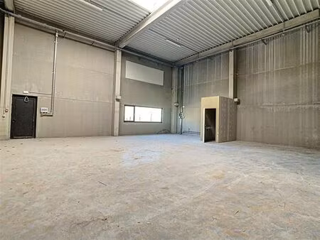 entrepôt de 252m² à vendre à mouscron