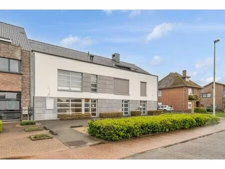 ruim bedrijfsgebouw te koop