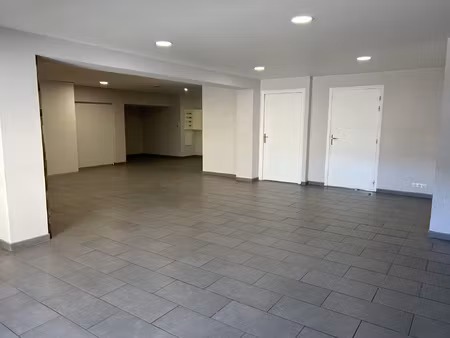 local professionnel d'environ 50m2