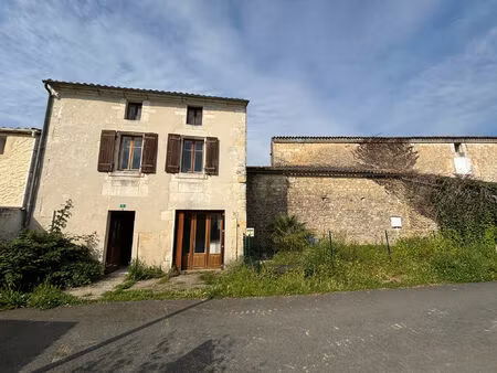 vente maison 4 pièces 90 m² fontcouverte (17100)