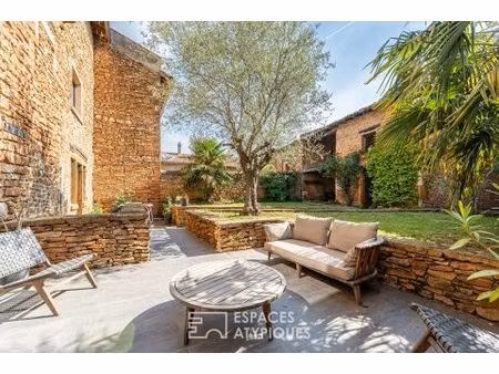 maison en pierres dorées et sa vue imprenable