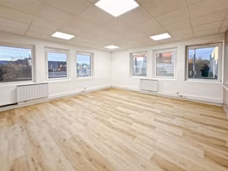 location locaux professionnels 143 m² à saran (45770)  1 630 €