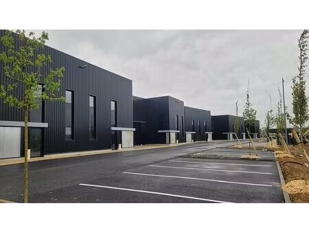 location local d'activités oissel 307 m²