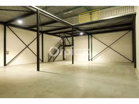 local d'activité a louer