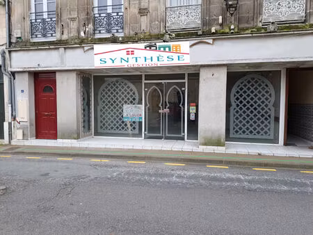location commerce 3 pièces 142 m² à saintes (17100)
