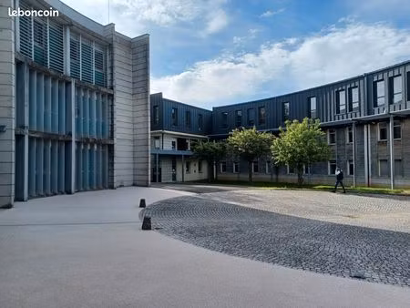 aurillac - locaux tertiaires et bureaux de standing à louer