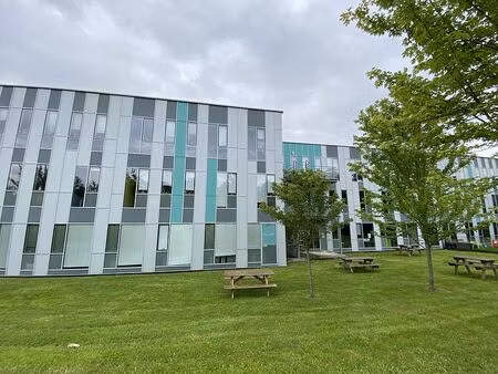 location bureau vern sur seiche 375 m²