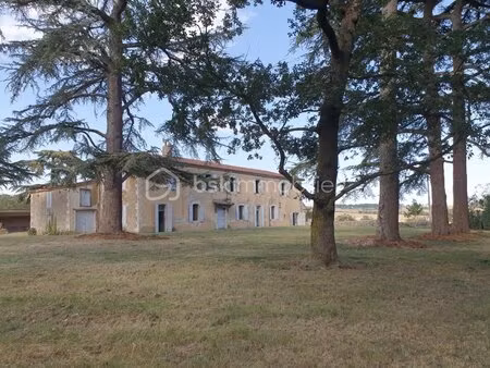 domaine de 335 m² à auch