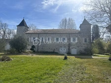 maison de 897 m² à agen