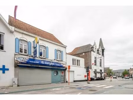 propriété commerciale à rénover avec une maison à vendre à k