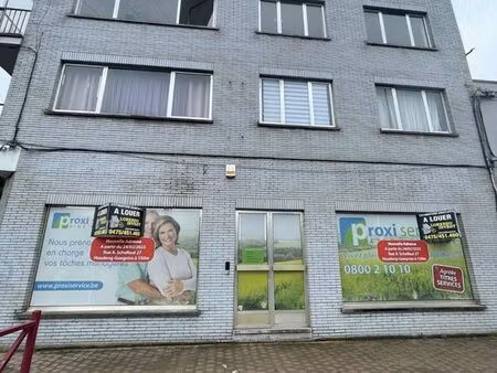 superbe rez de chaussee commercial de +/- 155 m²