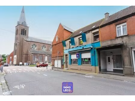 maison de commerce idéalement située  dans un village prisé