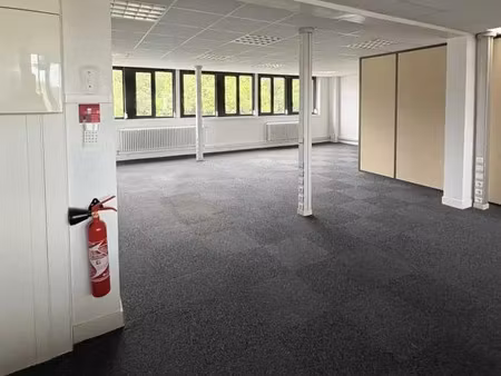 a louer bureaux 114 m2 chantilly - gare sncf