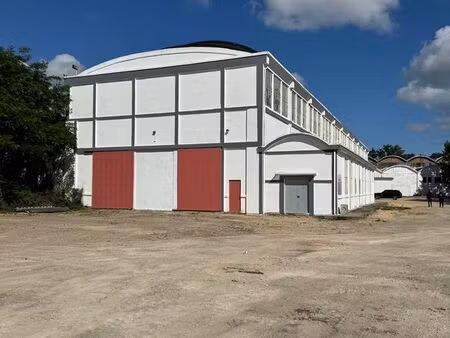 location entrepot 2700m²